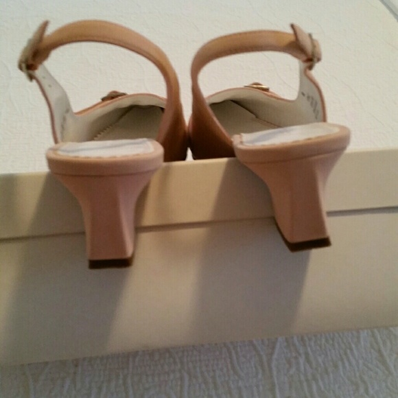 Naturalizer Gaze Shell Soft Buck - Picture 5 of 5